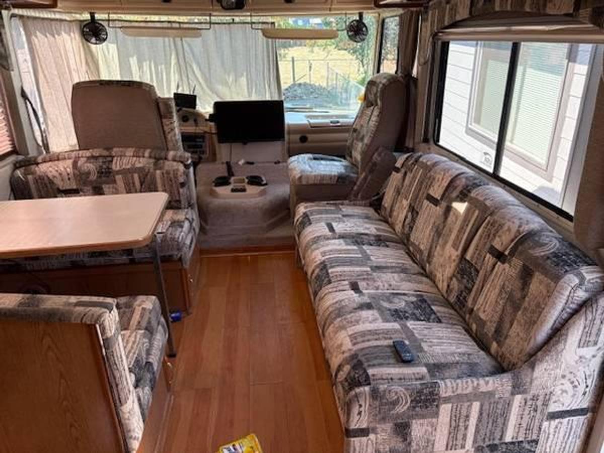 Used 2001 Four Winds Hurricane 