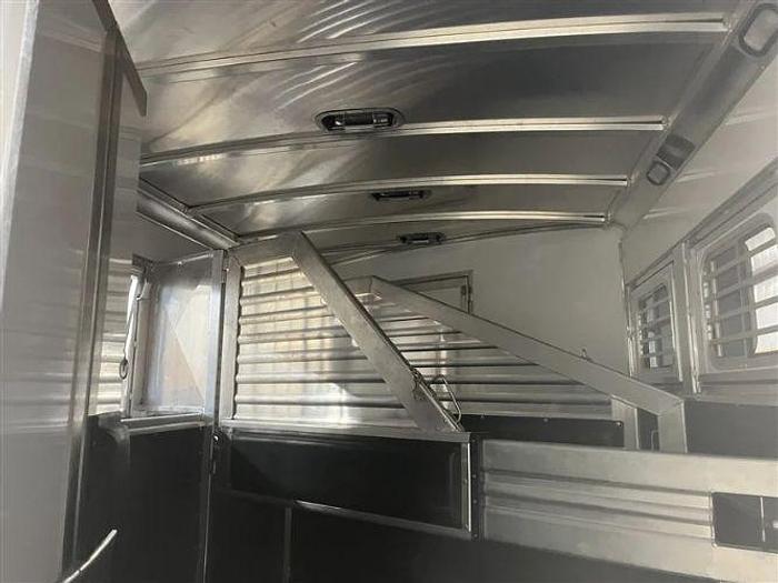 Used 2014 Elite 3 Horse Slant Load