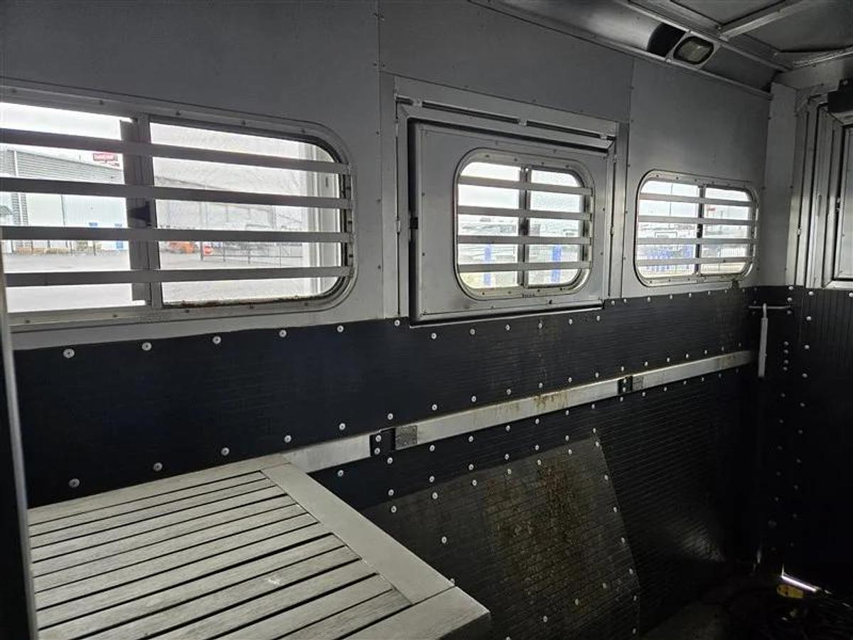 Used 2012 Platinum Coach 3 Horse LQ