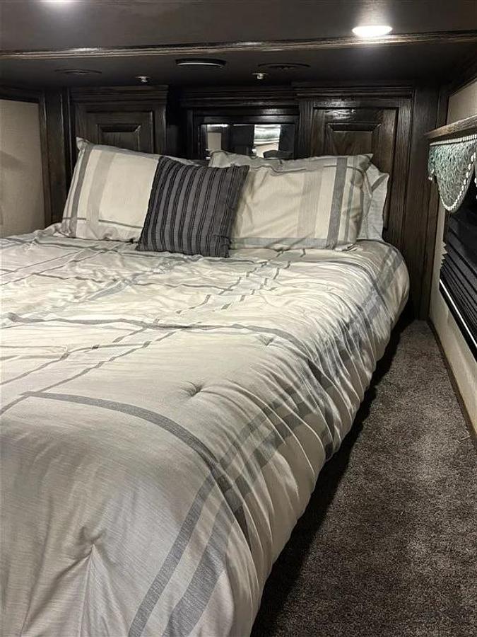 Used 2023 Platinum Coach 4 Horse Side Load