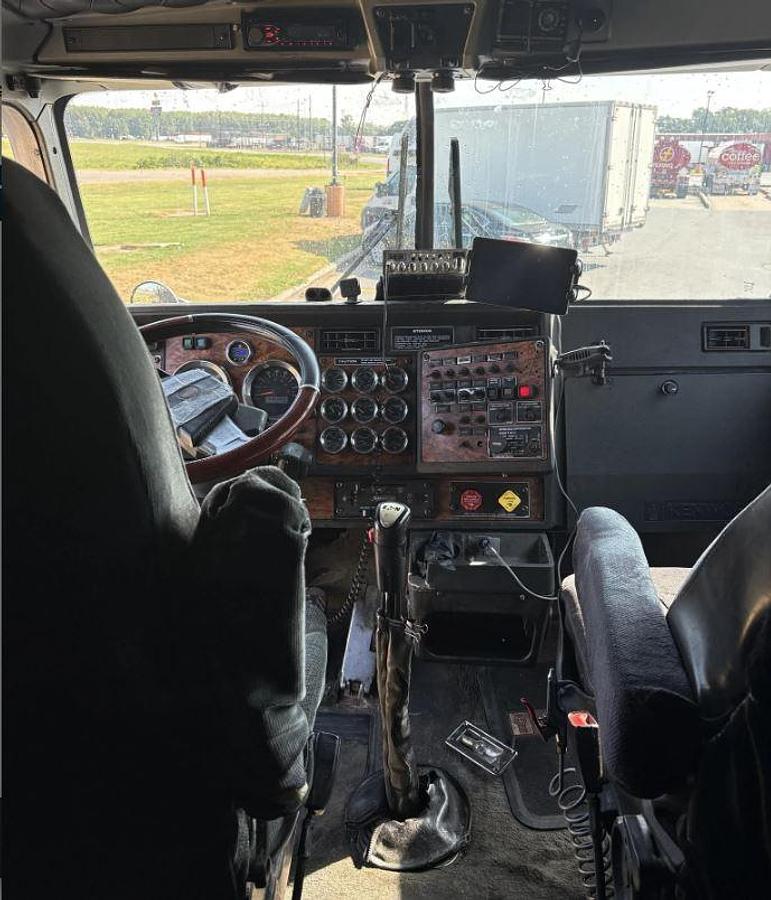 Used 1999 Kenworth T600 Sleeper Semi Truck