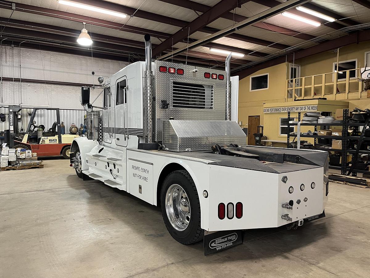 Used 2001 Peterbilt 379 Sleeper Semi Truck