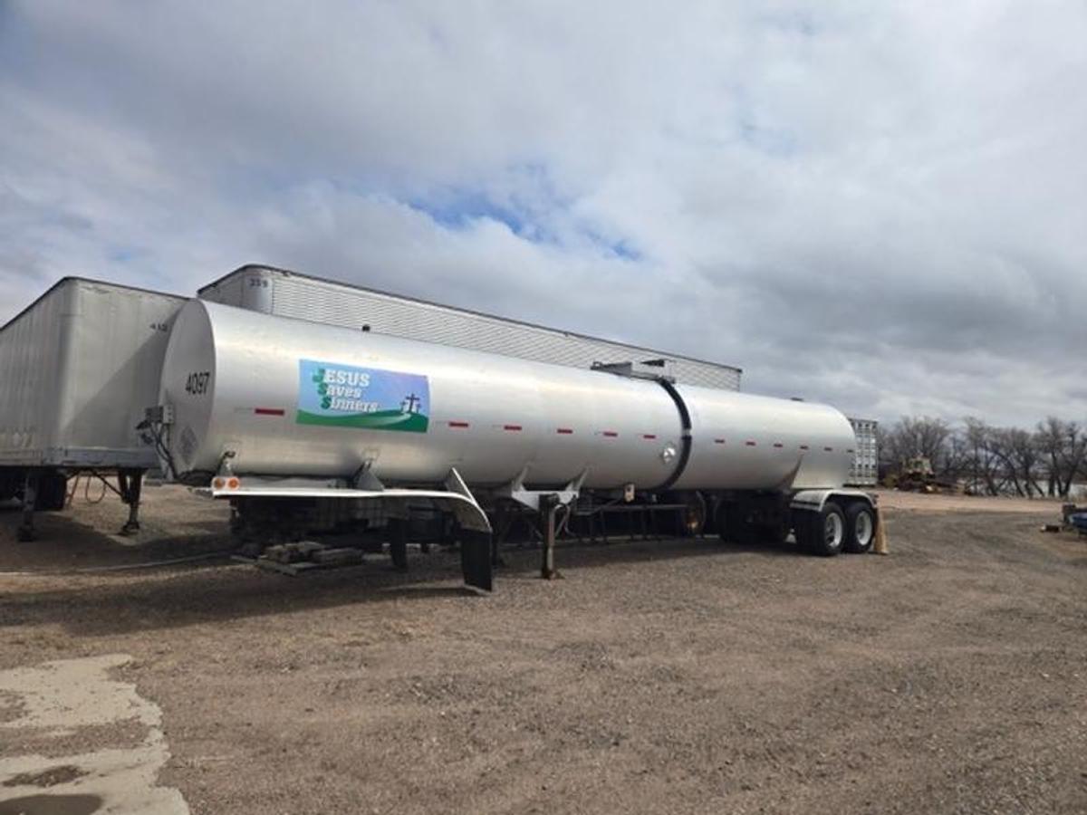 Used 1979 Fruehauf 7,500-Gallon Dot 406 Asphalt Tanker Trailer