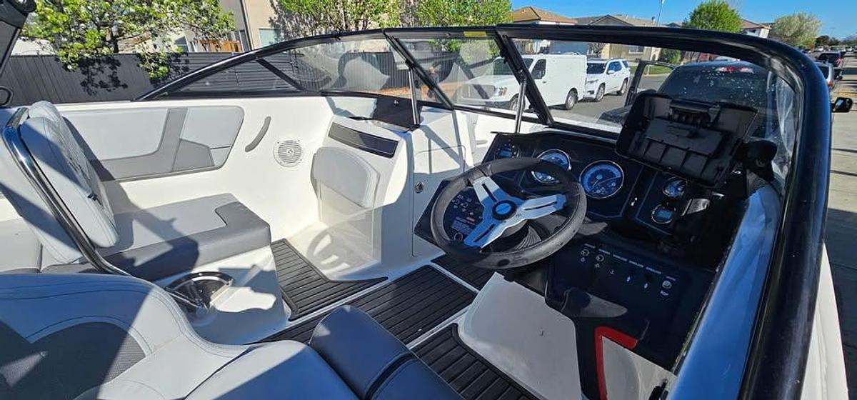 Used 2022 Bayliner VR5