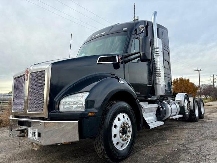 Used 2021 Kenworth T880 Sleeper Semi Truck