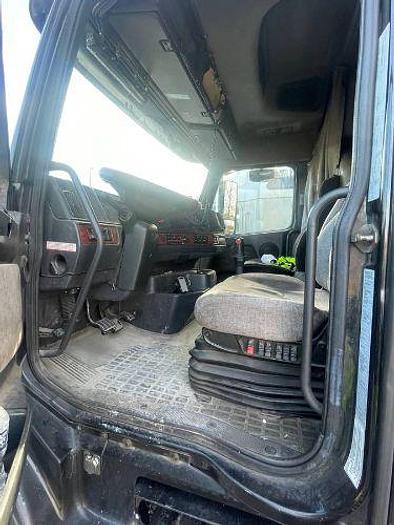 Used 2003 Volvo VNL64T