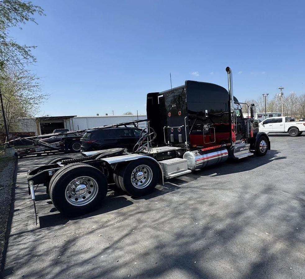 Used 2025 Peterbilt 589
