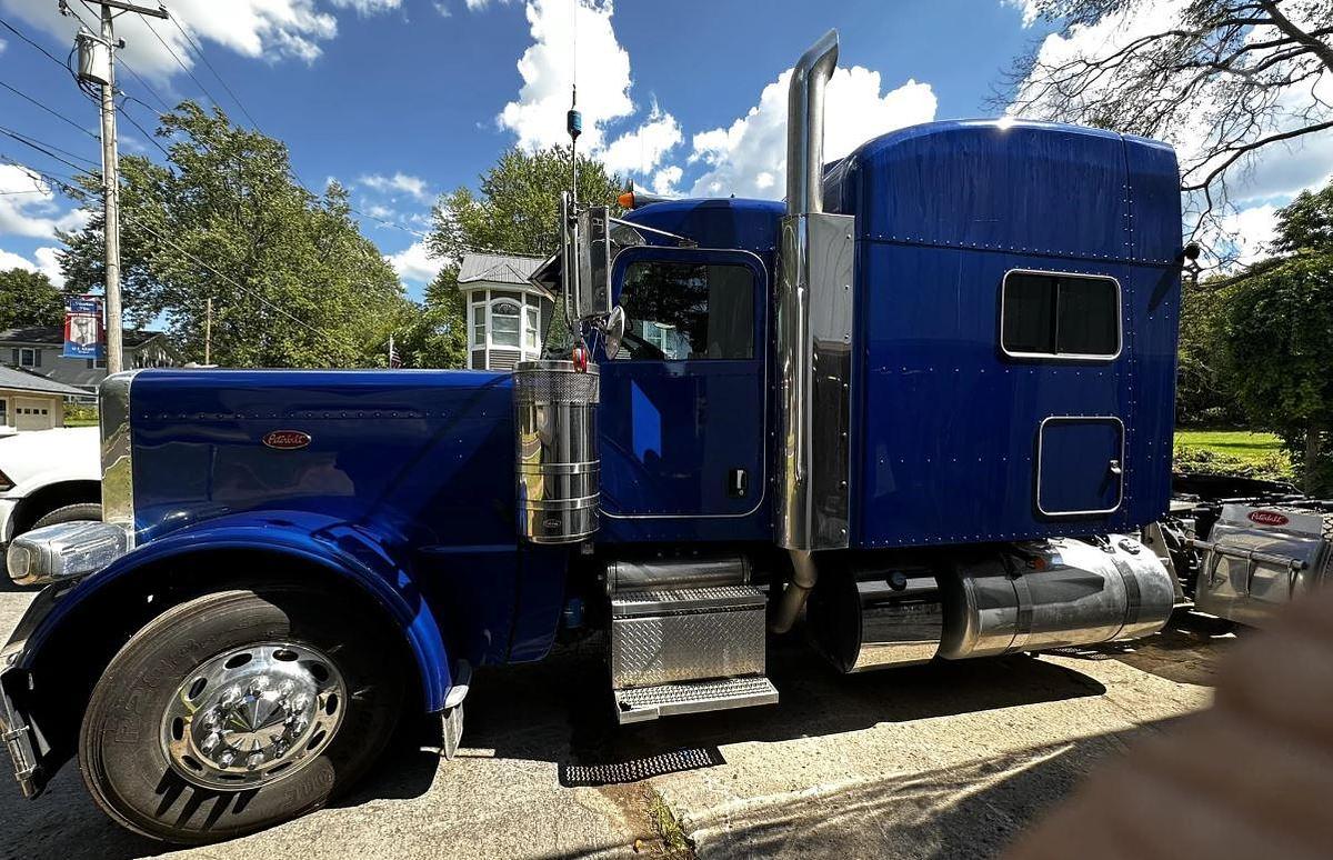 Used 2023 PETERBILT 389 Conventional Sleeper Semi