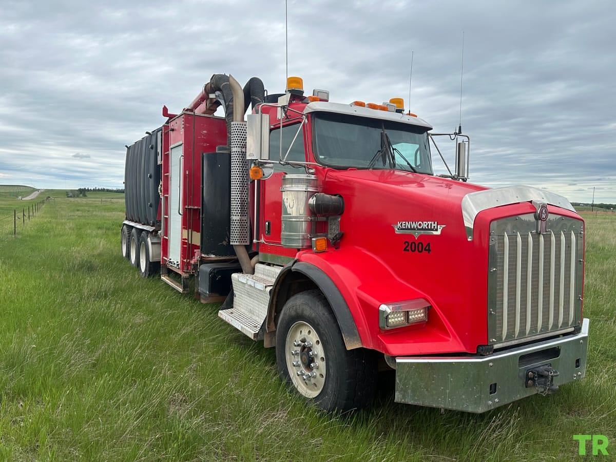 Used 2015 Kenworth T800 Sleeper Semi Truck