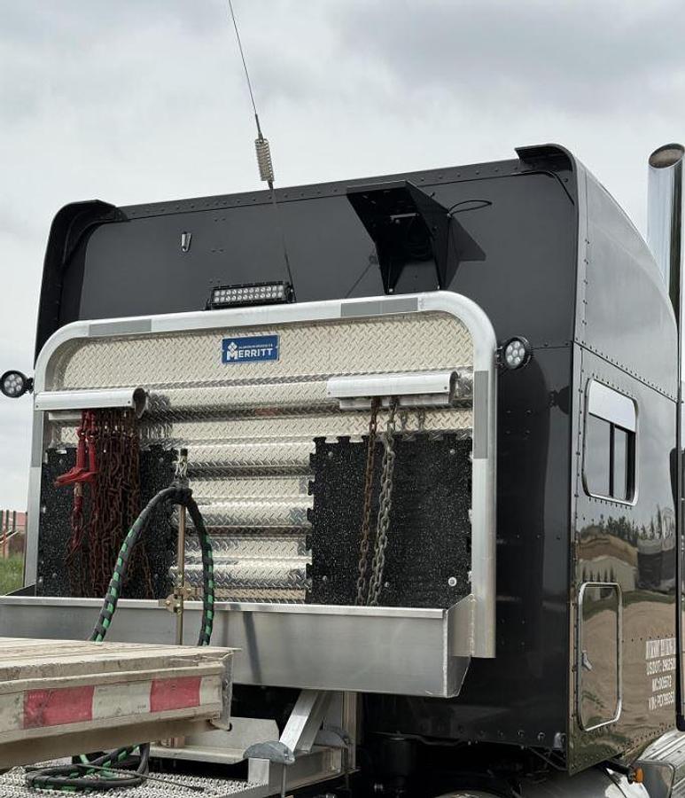 Used 2023 PETERBILT 389 Sleeper Semi Truck