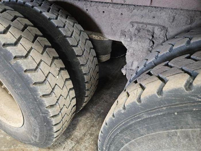 Used 1995 Peterbilt 379 Manure Spreader