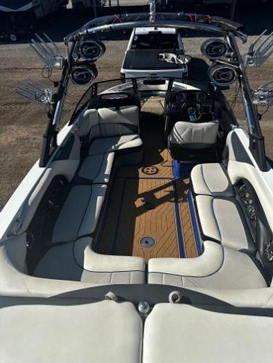 Used 2012 Malibu Wakesetter 247 LSV