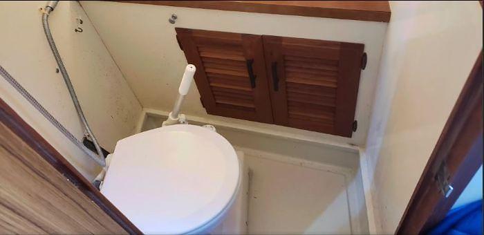 Used 1977 Tollycraft Tri-Cabin Liveaboard