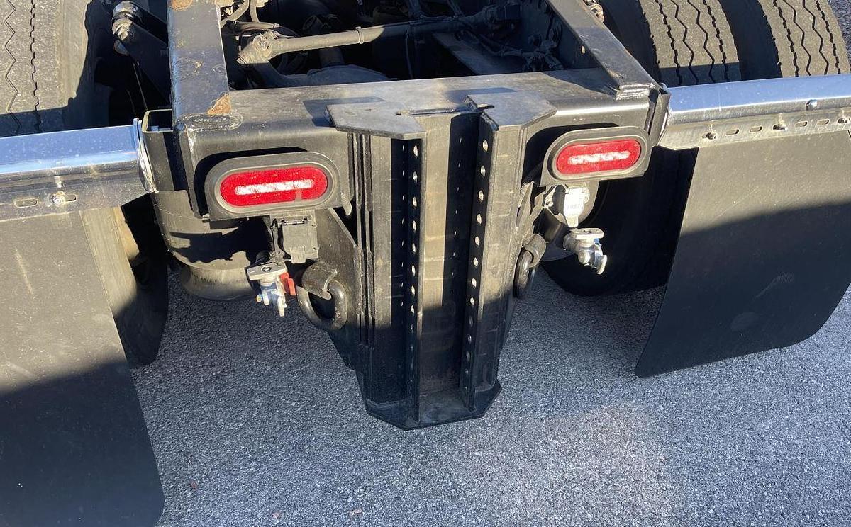 Used 2019 FREIGHTLINER CASCADIA 126