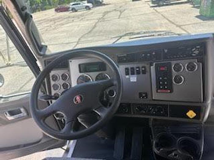 Used 2019 KENWORTH T270 Box Truck