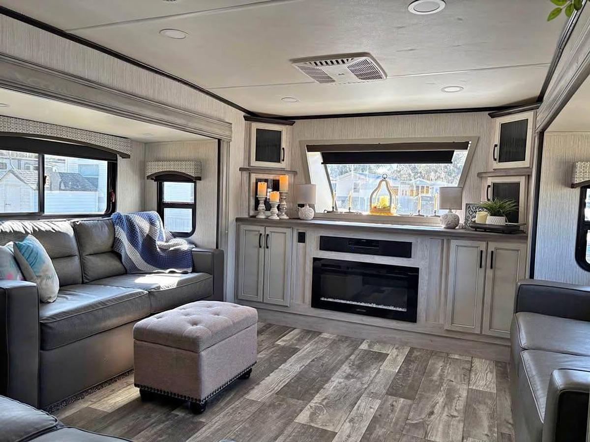 Used 2022 Forest River Sandpiper Luxury 391FLRB