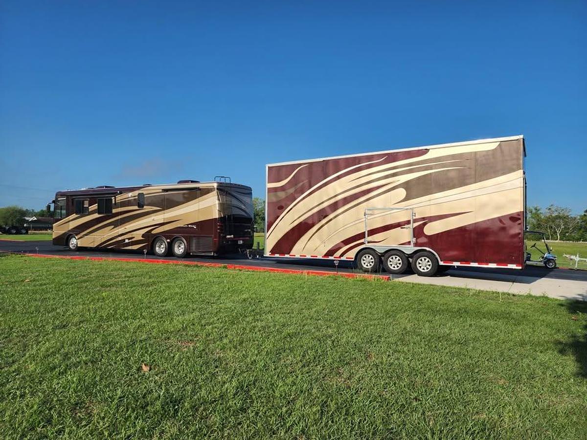 Used 2007 Newmar Dutch Star 4320 and Stacker Trailer