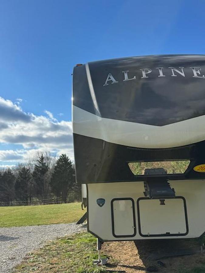 Used 2022 Keystone Alpine 3720MD