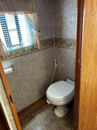 Used 2004 SunnyBrook Titan 31ft BWFS