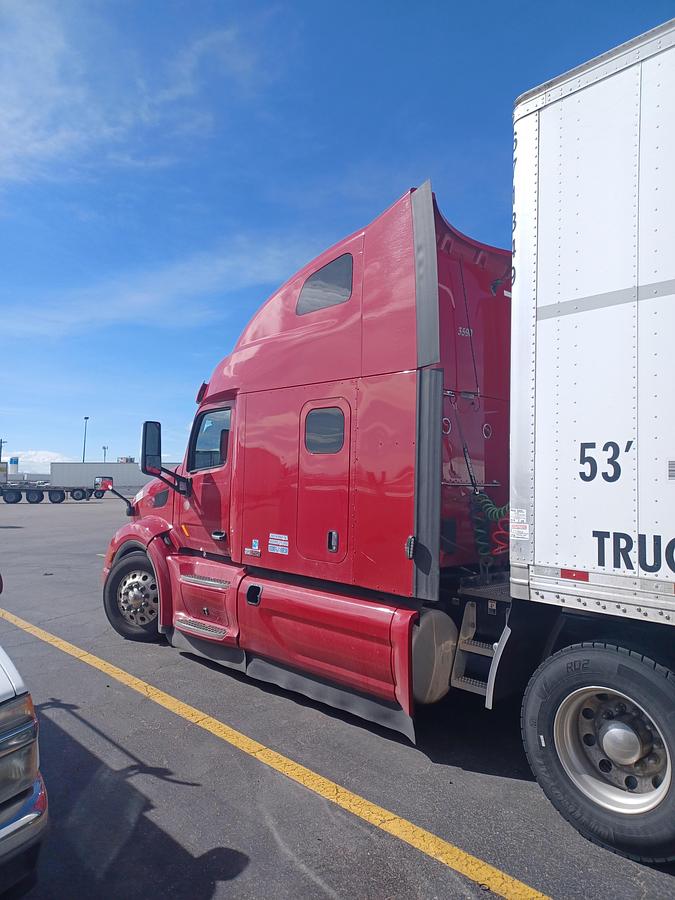 Used 2020 Peterbilt 579 Conventional Sleeper Semi