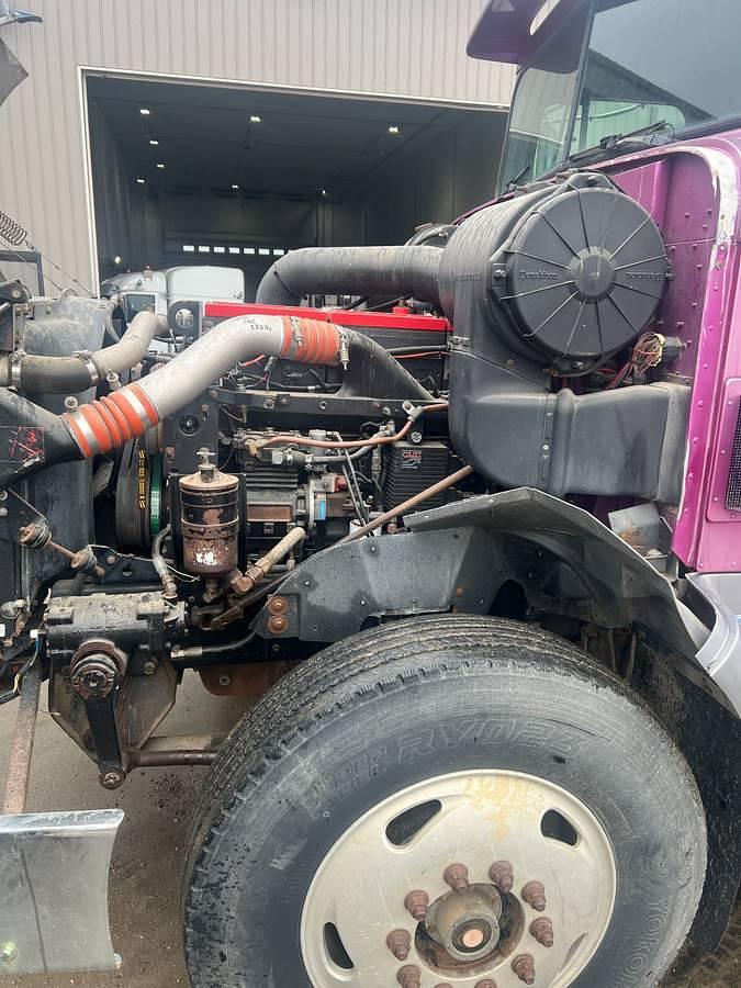 Used 1997 INTERNATIONAL 9400 Sleeper Semi Truck