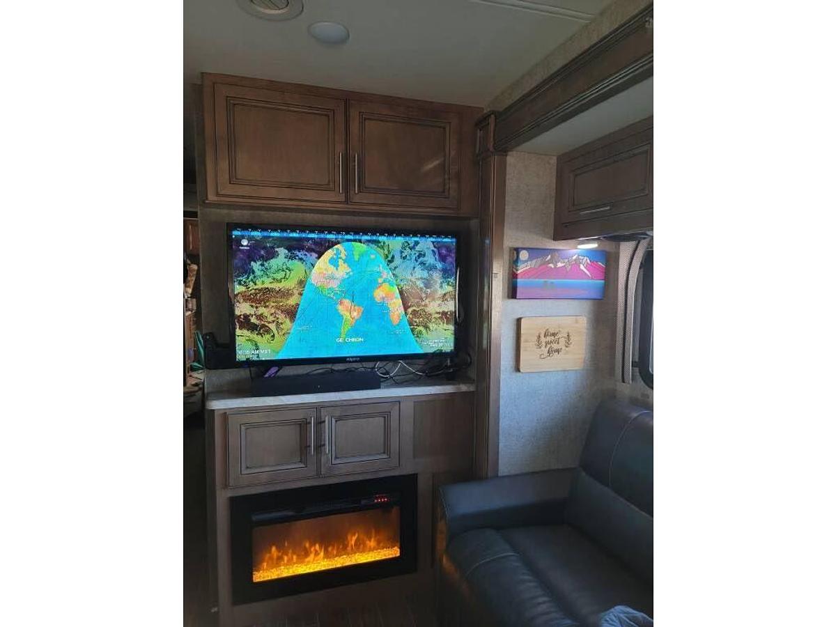 Used 2020 Thor Motor Coach Miramar 37.1 Class A Motorhome