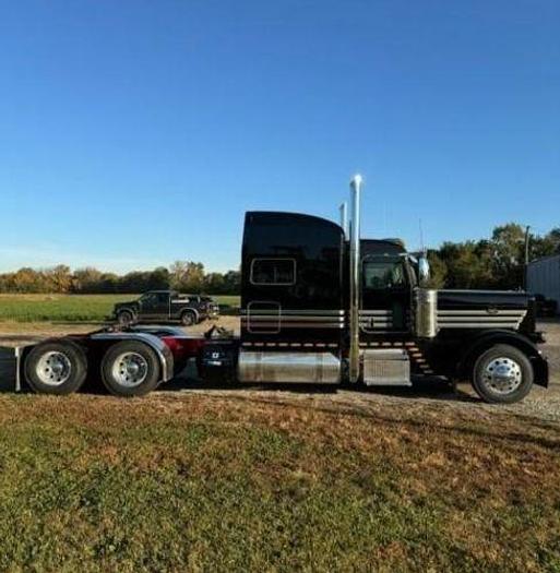 Used 2015 Peterbilt 389 Glider Kit