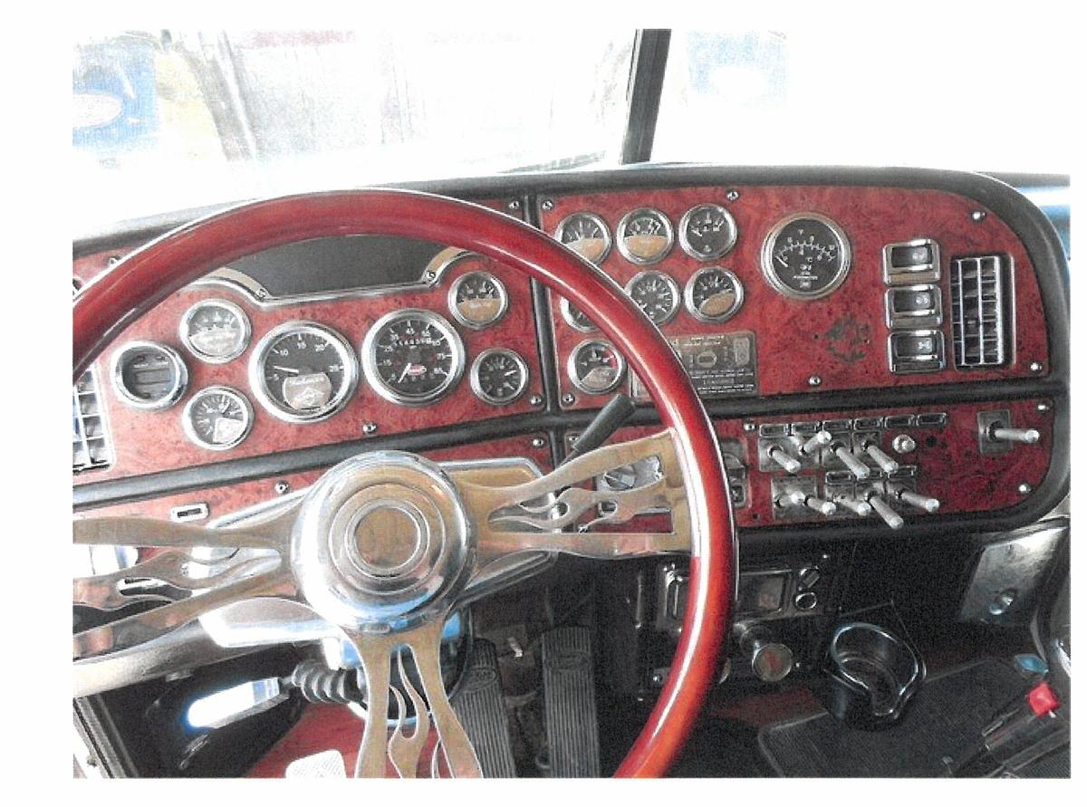 Used 2005 Peterbilt 379 EXHD Conventional Sleeper Semi