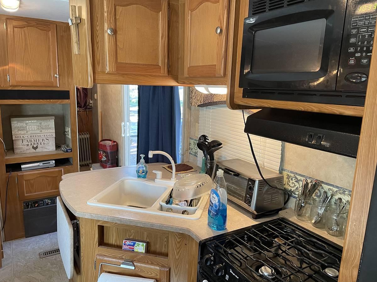 Used 2008 Thor Freedom Spirit 37Q Travel Trailer