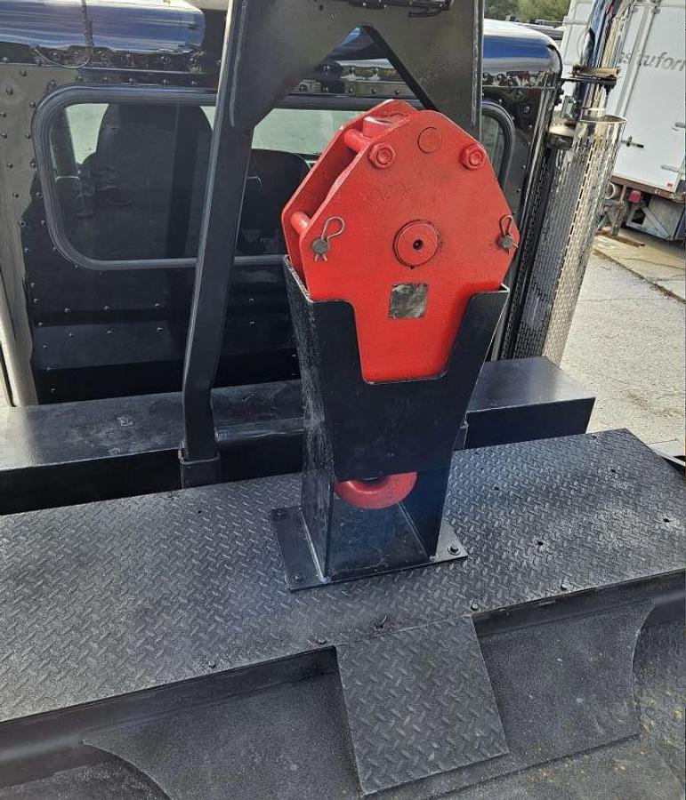 Used 2003 Peterbilt 357 Crane