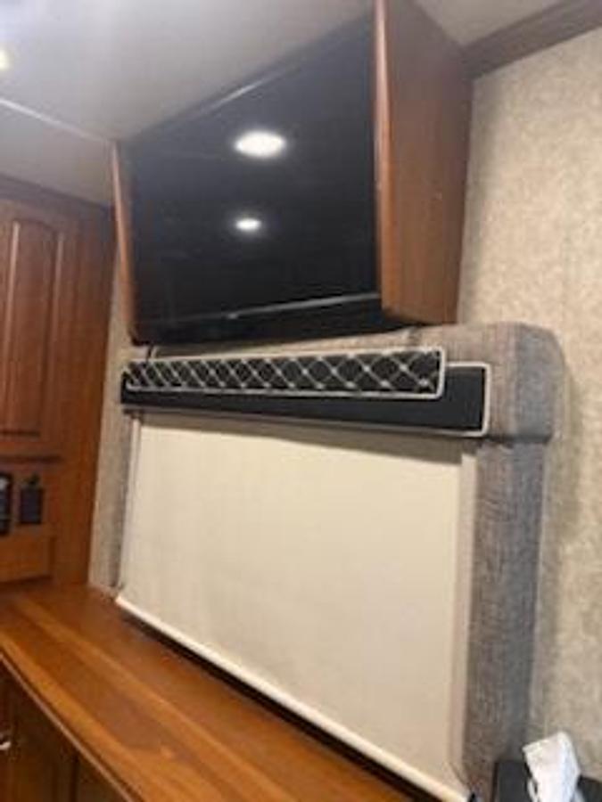 Used 2010 Winnebago Tour 40BD Class A Motorhome