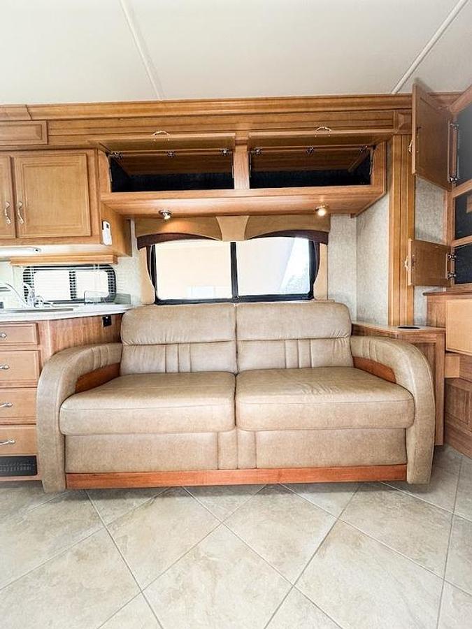 Used 2010 Fleetwood Discovery 40X