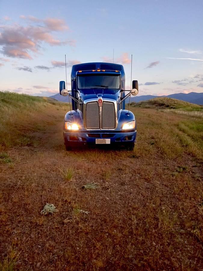 Used 2013 Kenworth T660 Sleeper Semi Truck