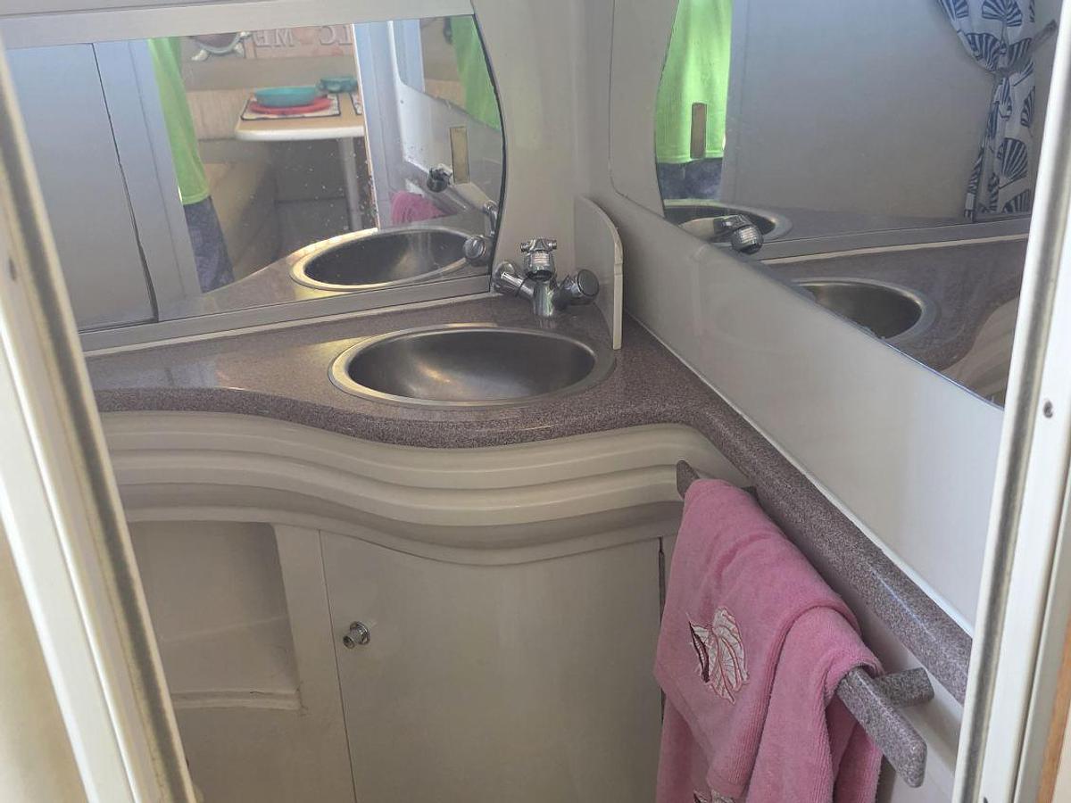 Used 1995 Regal 292 Commodore Express Cruiser