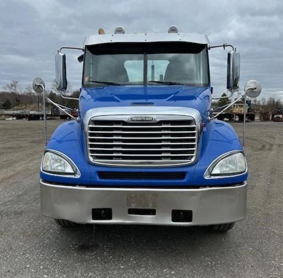 Used 2018 Freightliner Columbia 120
