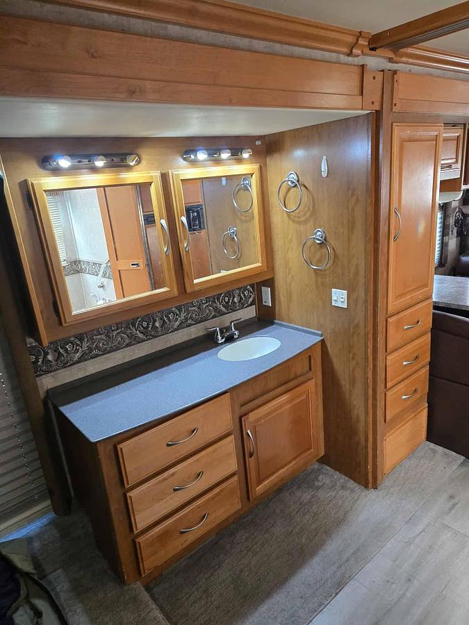 Used 2006 Fleetwood Discovery 39V