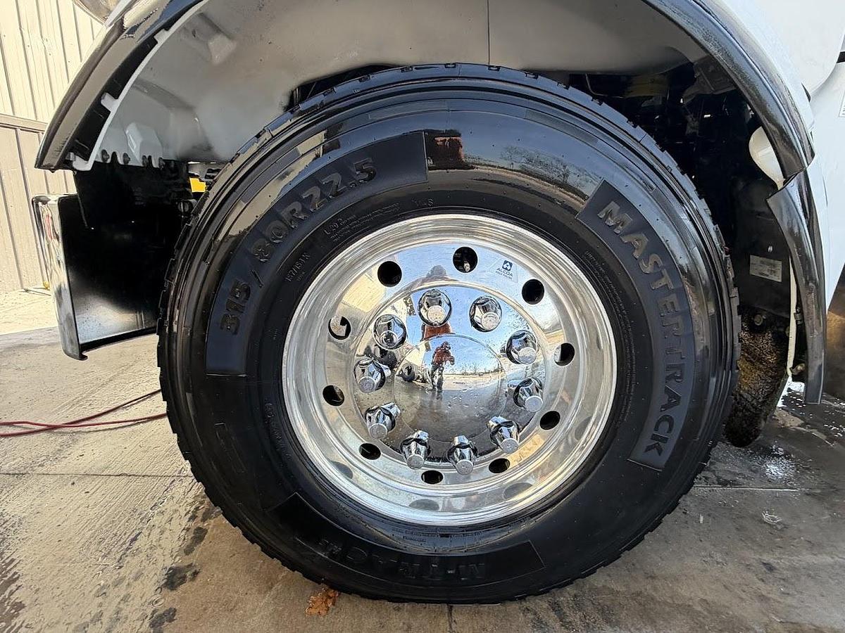 Used 2025 Peterbilt 567