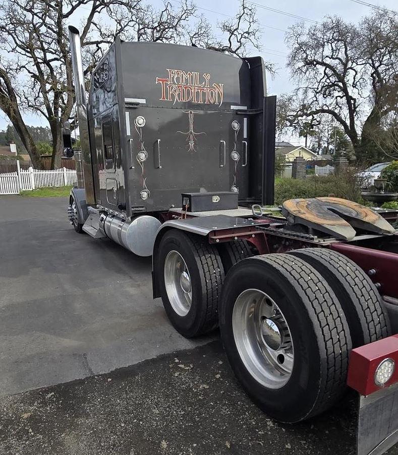 Used 2020 Kenworth W900l