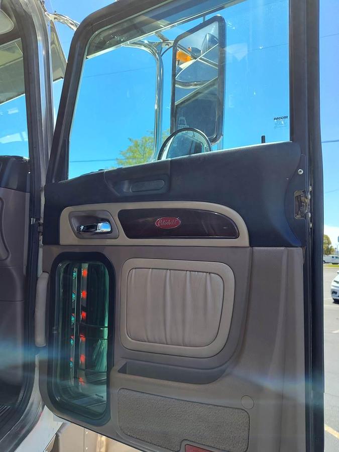 Used 2015 Peterbilt 389 Sleeper Semi Truck