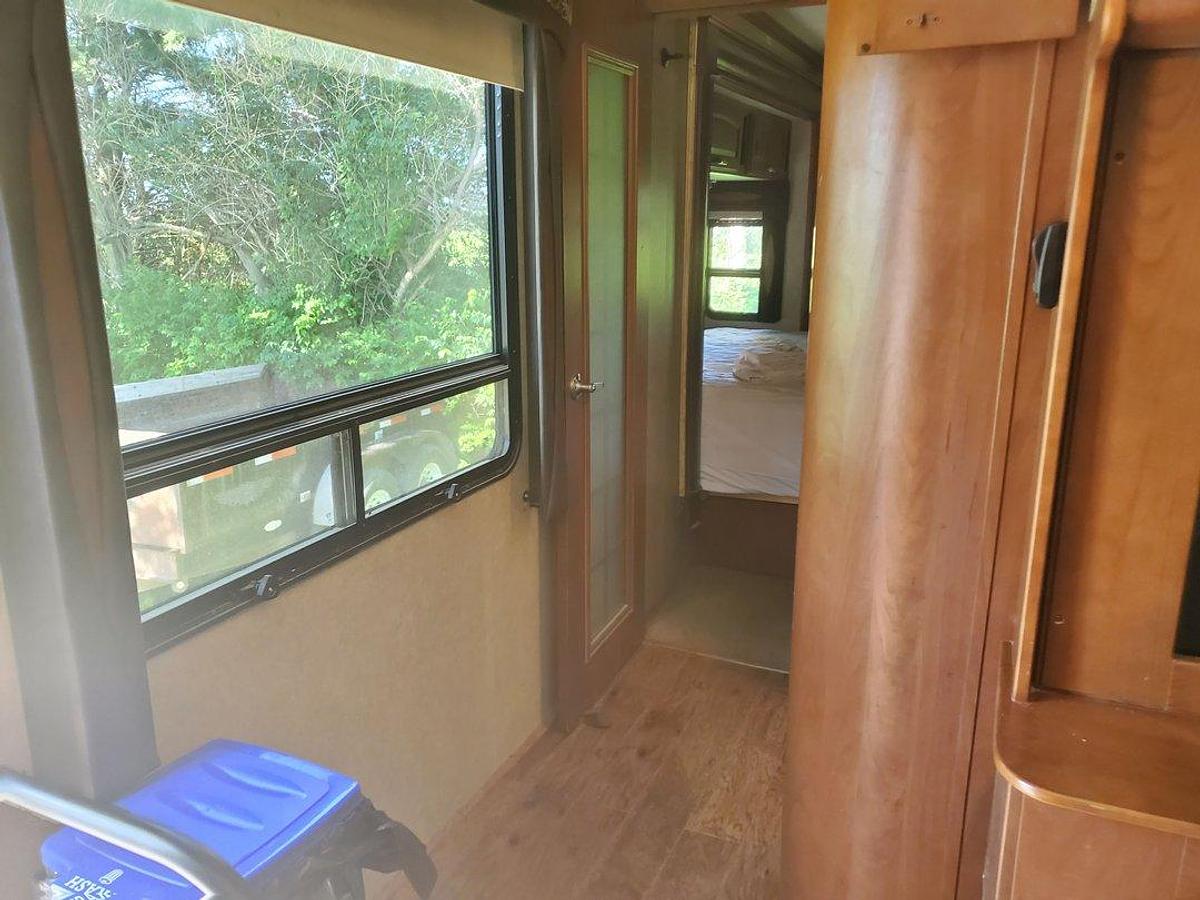 Used 2014 Jayco Seneca 36FK