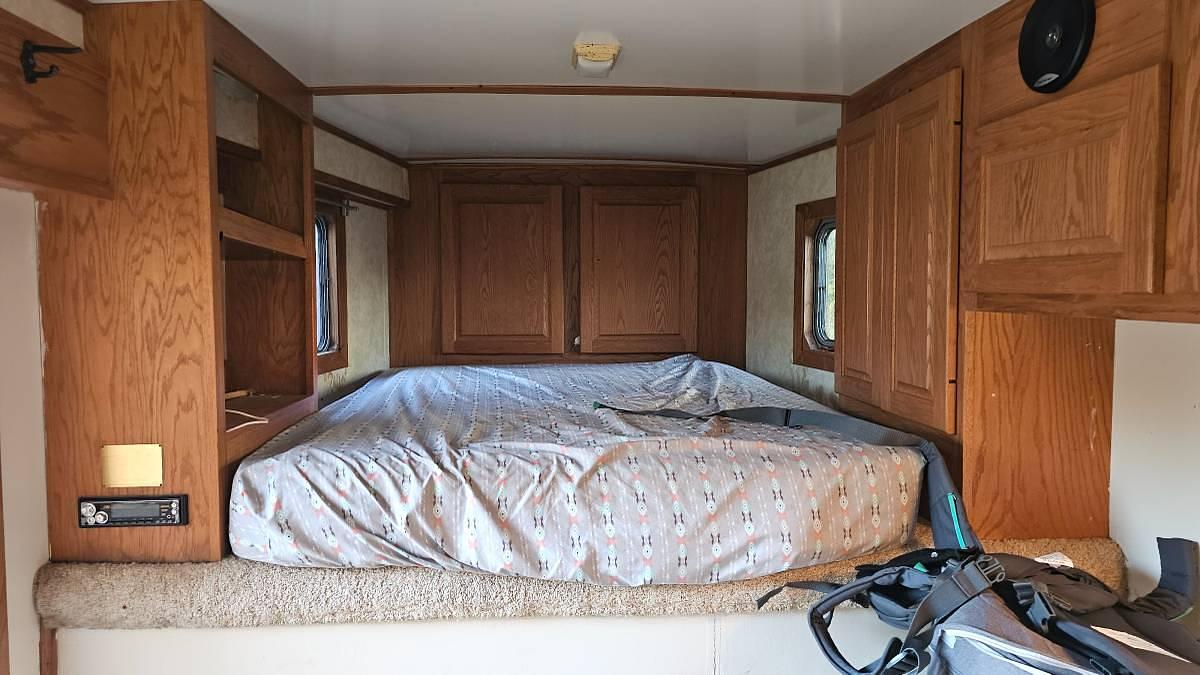 Used 2002 FeatherLite 8547 7x 21 ft