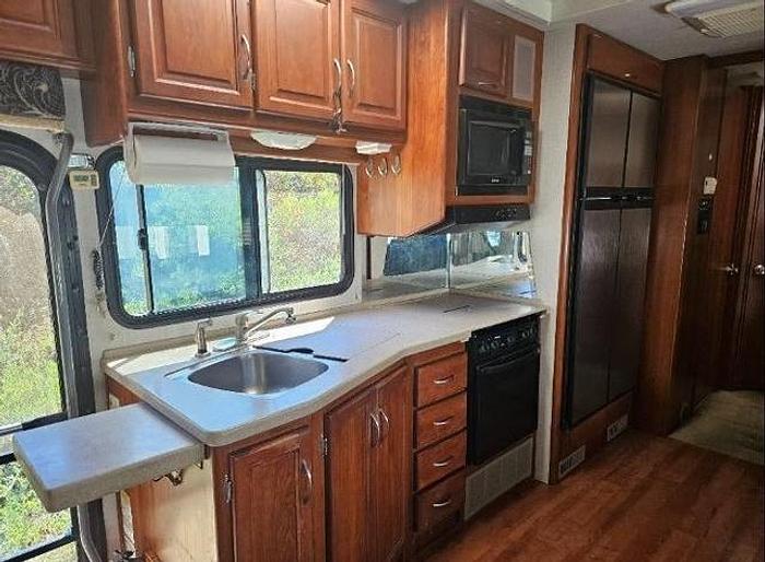 Used 2005 Fleetwood Southwind 37L