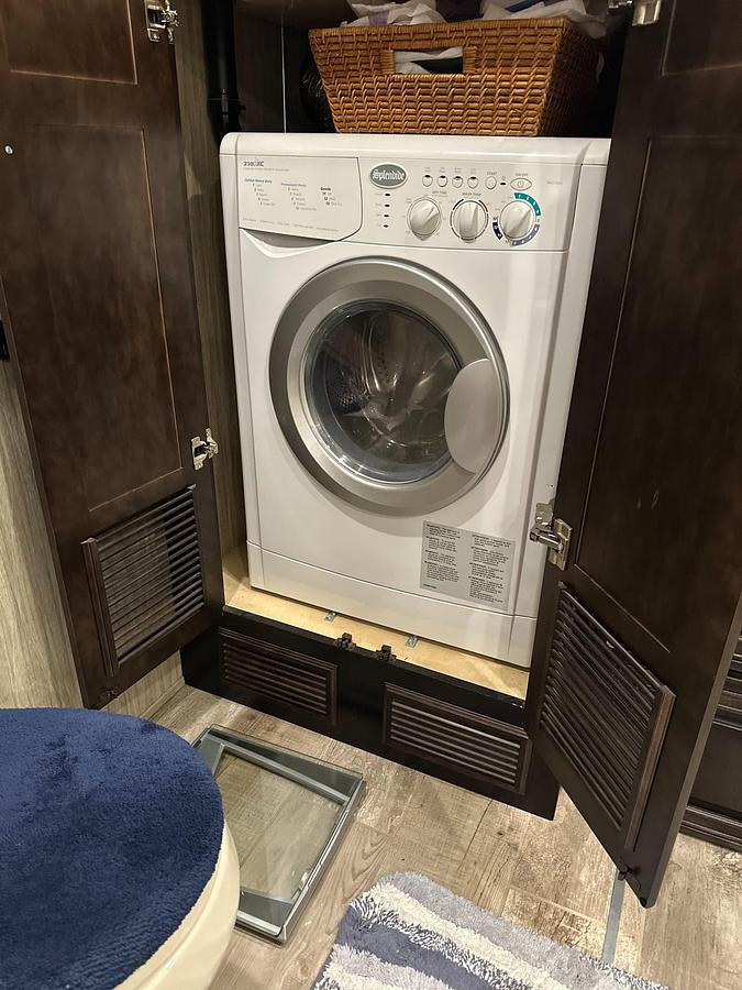 Used 2017 Newmar Dutch Star 4002
