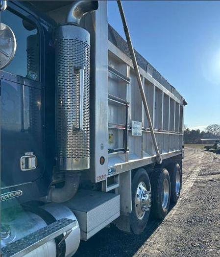 Used 2005 Freightliner FLD120 Dump Truck