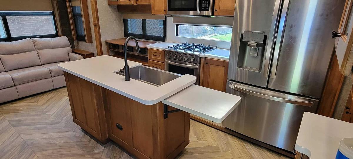 Used 2023 Vanleigh Vilano 320GK Fifth Wheel