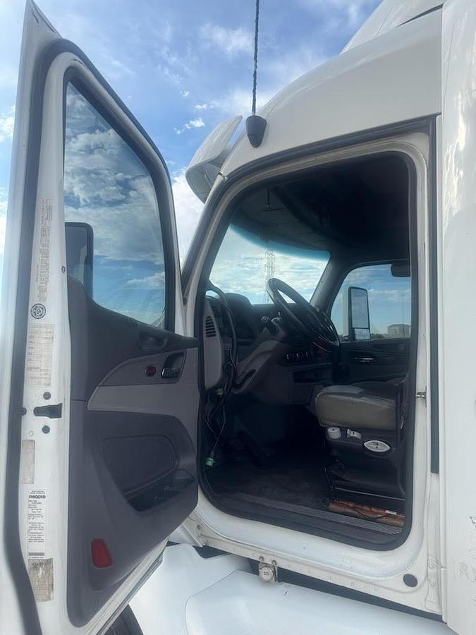 Used 2016 Peterbilt 579 and 2013 Wabash Reefer Trailer