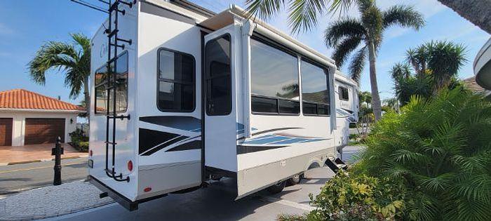 Used 2022 Palomino Columbus 299RLC