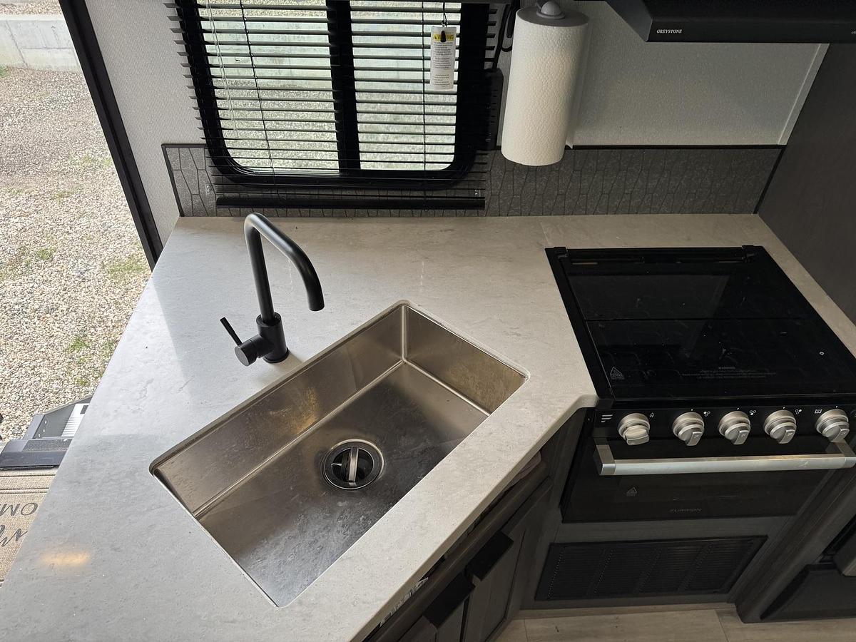 Used 2021 Cruiser Embrace EL275