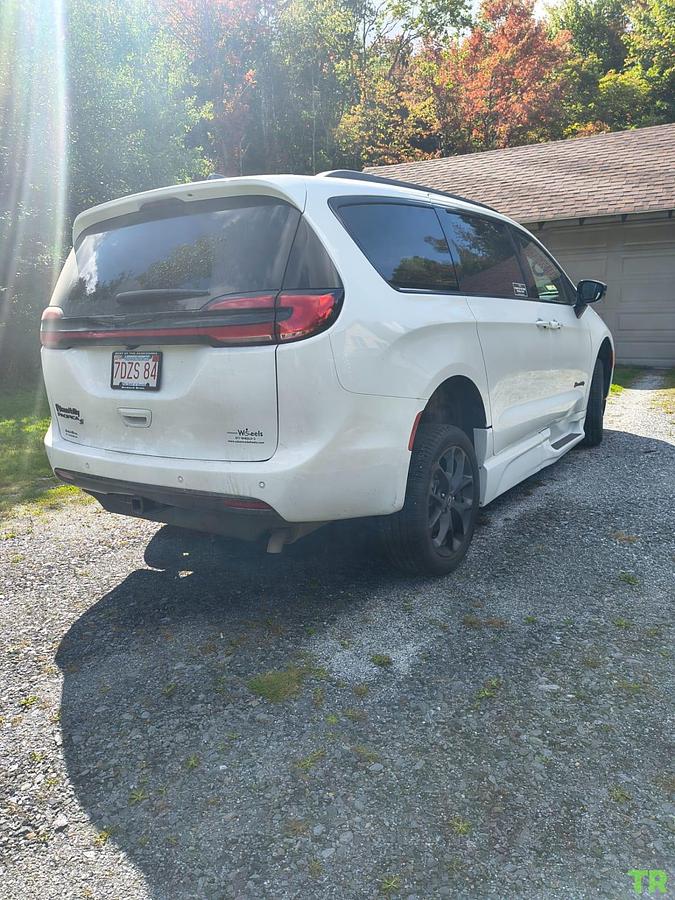 Used 2026 Chrysler Pacifica With Automatic Braunability Handicap Ramp
