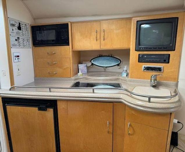 Used 2000 Larson Cabrio 330